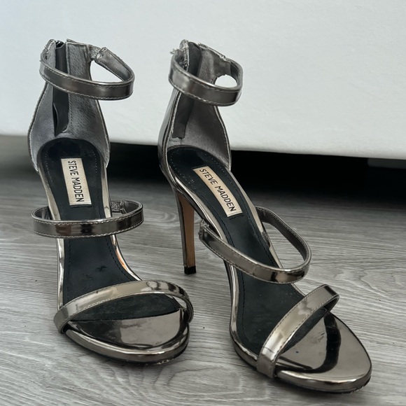 Steve Madden Feelya Metallic Silver Heel - Picture 6 of 7